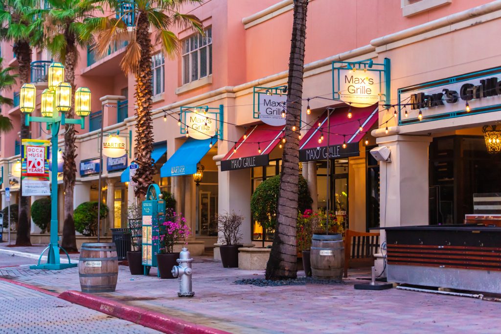 Walkable area with spas, boutiques, dining, and shopping in Downtown Boca Raton